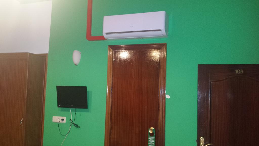 Hostal Rico Madrid Extérieur photo