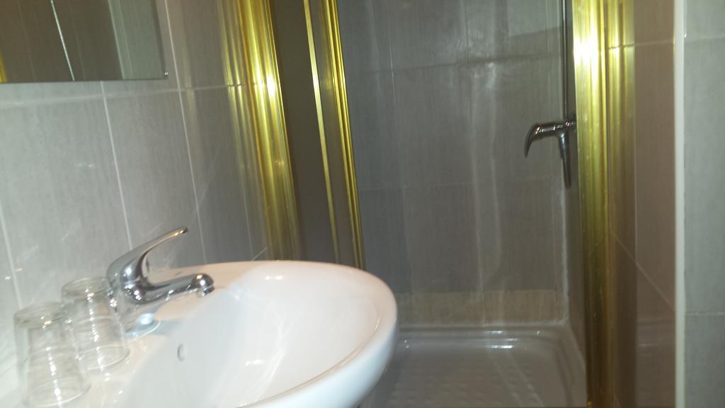 Hostal Rico Madrid Extérieur photo